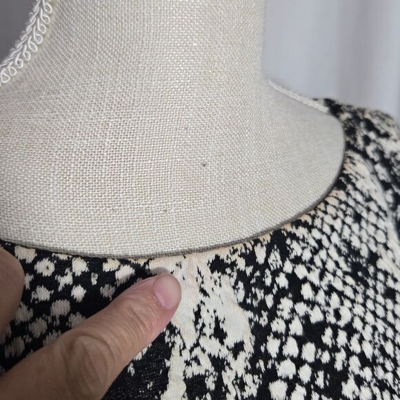 Bebe Womens Size XS Black White Peplum Dress Cap Sleeves Bodycon Fit - Picture 6 of 8